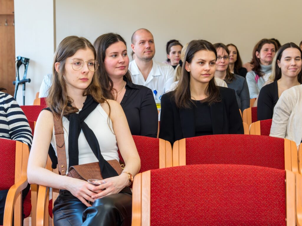 Odborný seminář na téma Nedonošené děti a novorozenci v Nemocniční lékárně FN Motol, určený farmaceutické veřejnosti.