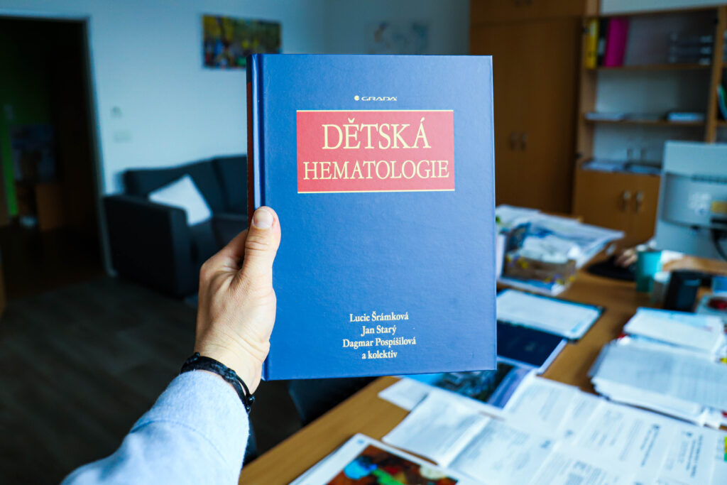 Publikace autorů MUDr. Lucie Šrámkové, prof. MUDr. Jana Starého, DrSc., doc. MUDr. Dagmar Pospíšilové, Ph.D., a kolektivu: Dětská hematologie